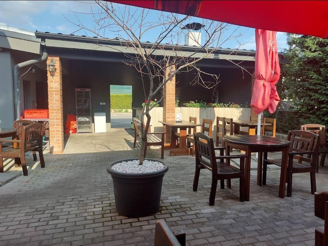 Sun-house Pension&restaurant -parkingfree- Hotel Prag