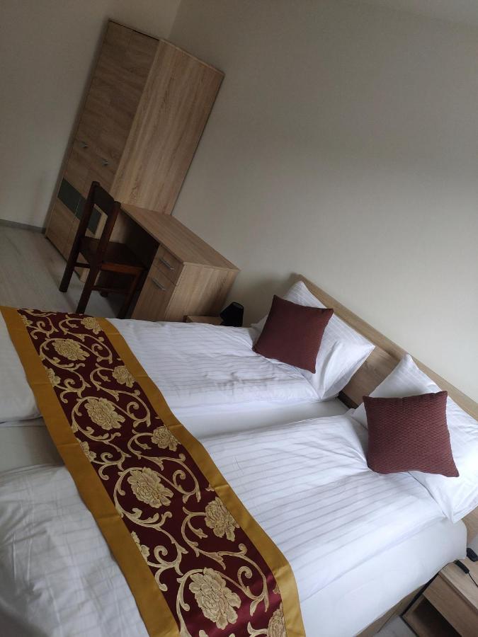 Sun-house Pension&restaurant -parkingfree- 3* Praha