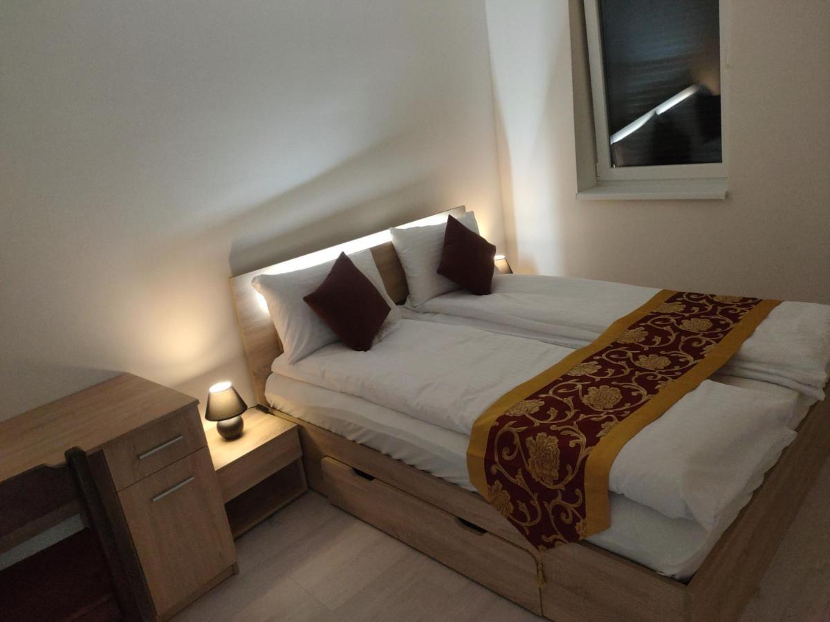 Hotel Sun-house Pension&restaurant -parkingfree- Prag