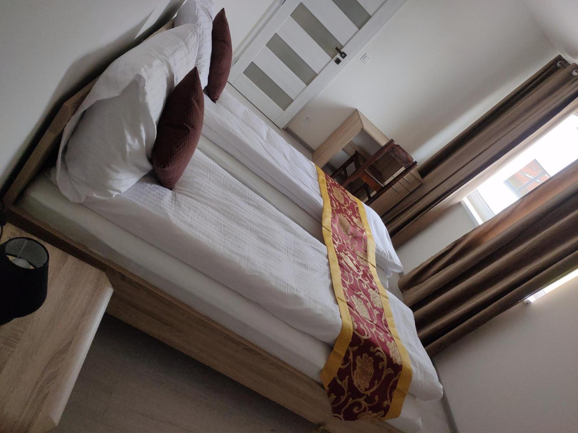 Sun-house Pension&restaurant -parkingfree- Praha