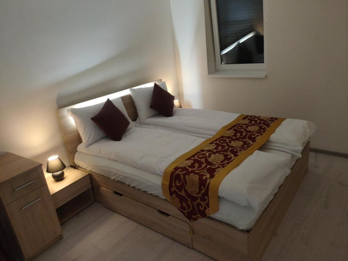 Sun-house Pension&restaurant -parkingfree- Hotel Praha